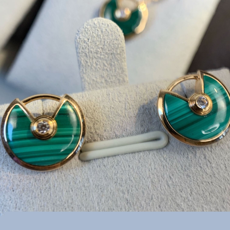 Ca*t*er necklaces